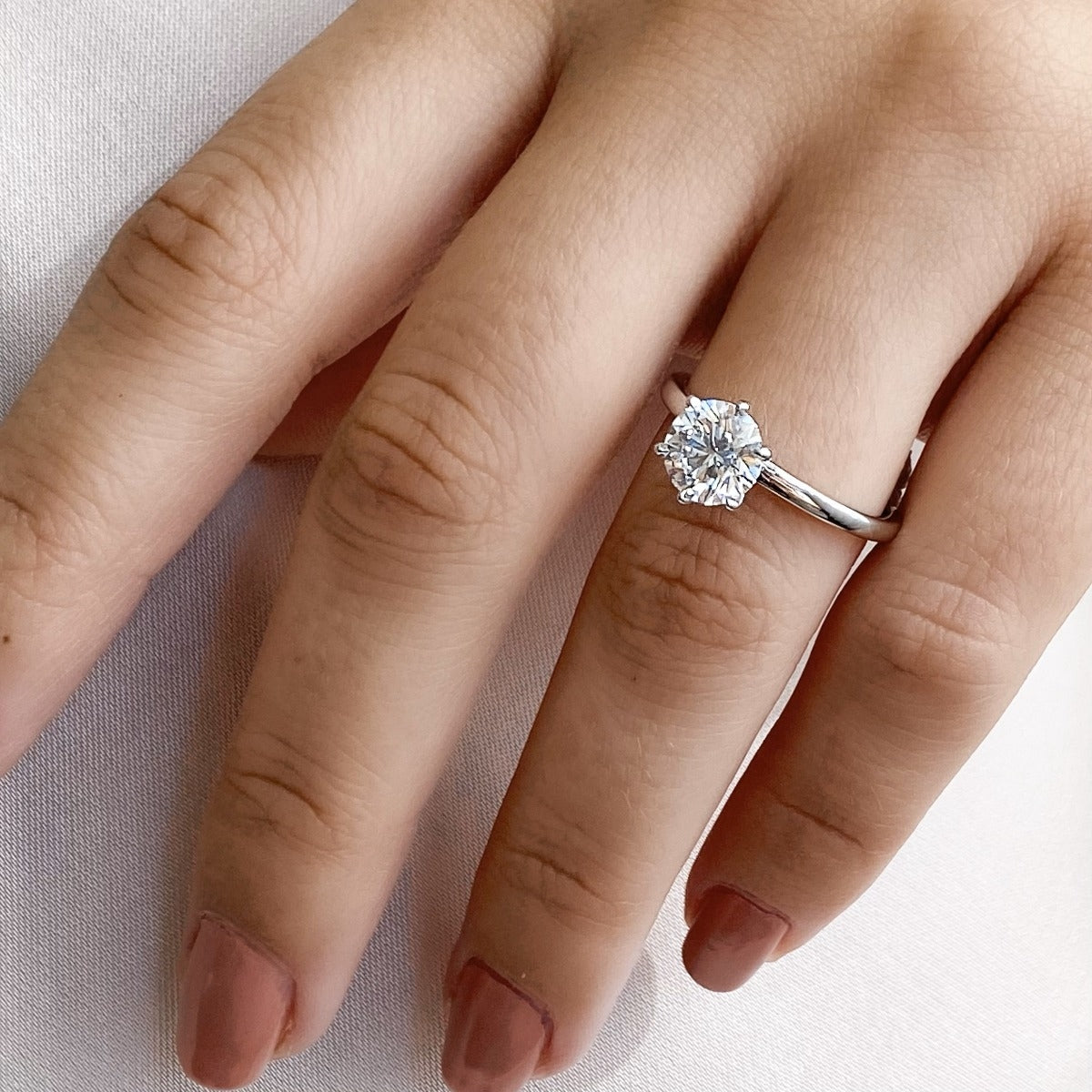 Lucia Round Solitaire